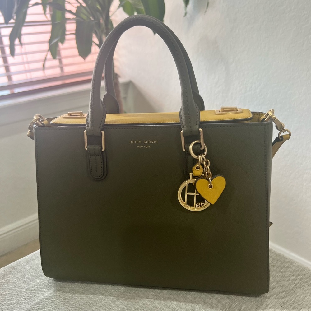 Henri bendel green and yellow leather purse